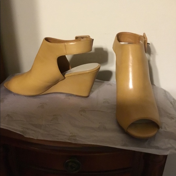 New Dana Buchman Open Toe shoes - Picture 2 of 4